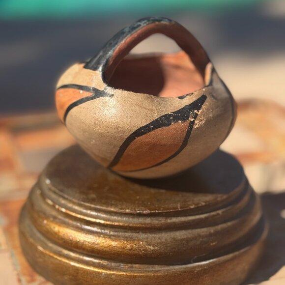 Antique Santo Domingo Kewa Pueblo Basket Pot - Native Pottery, Early 1900s - Picture 7 of 10